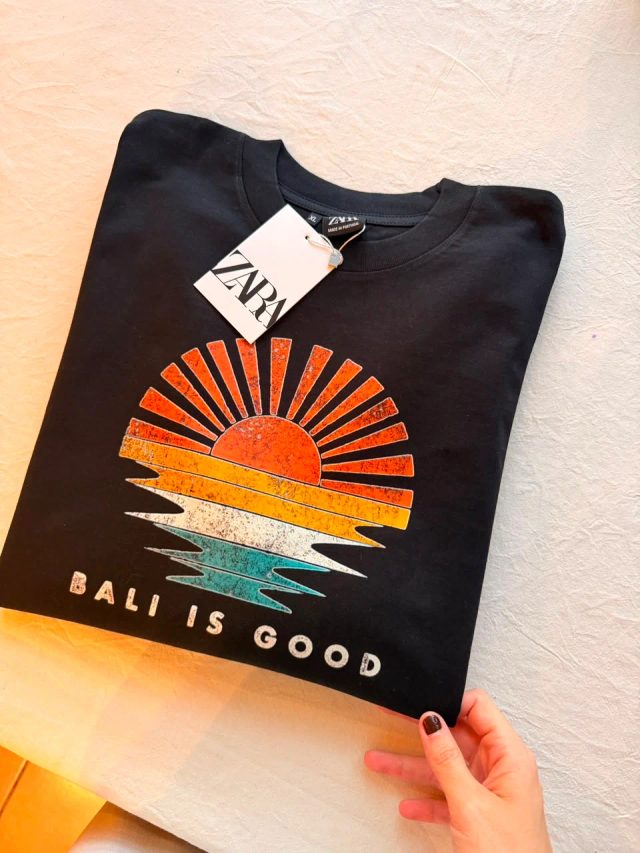 "Bali Is Good" Zara - Negra