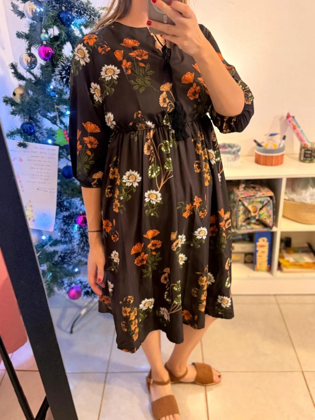 Vestido negro floreado — foto 2
