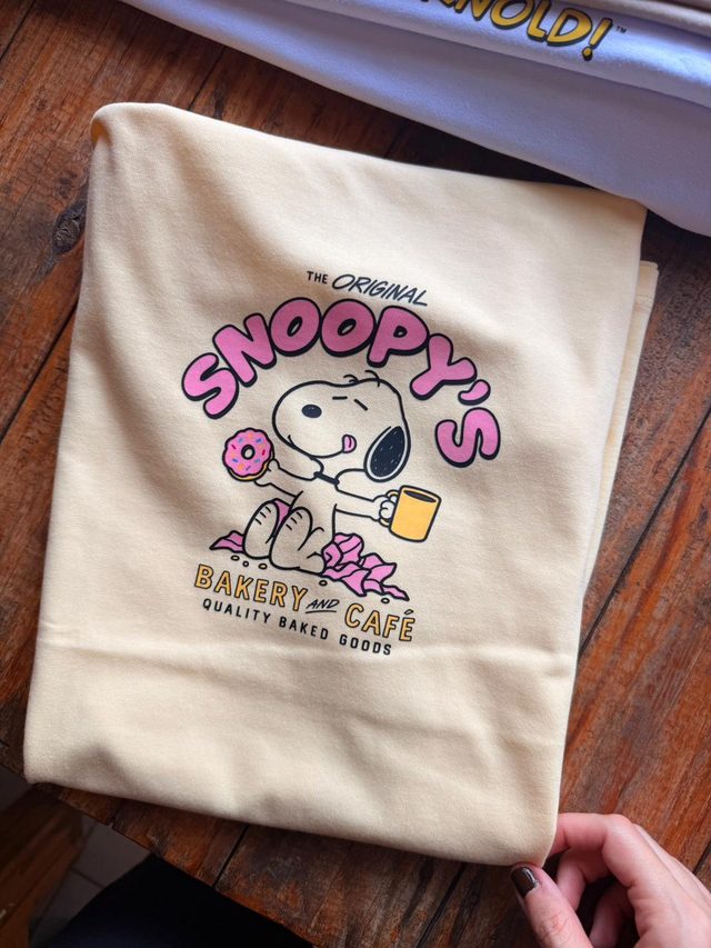 Snoopy's Bakery & Café pink