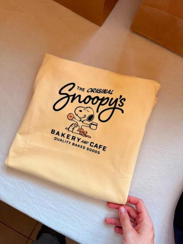 Remera Snoopy Bakery